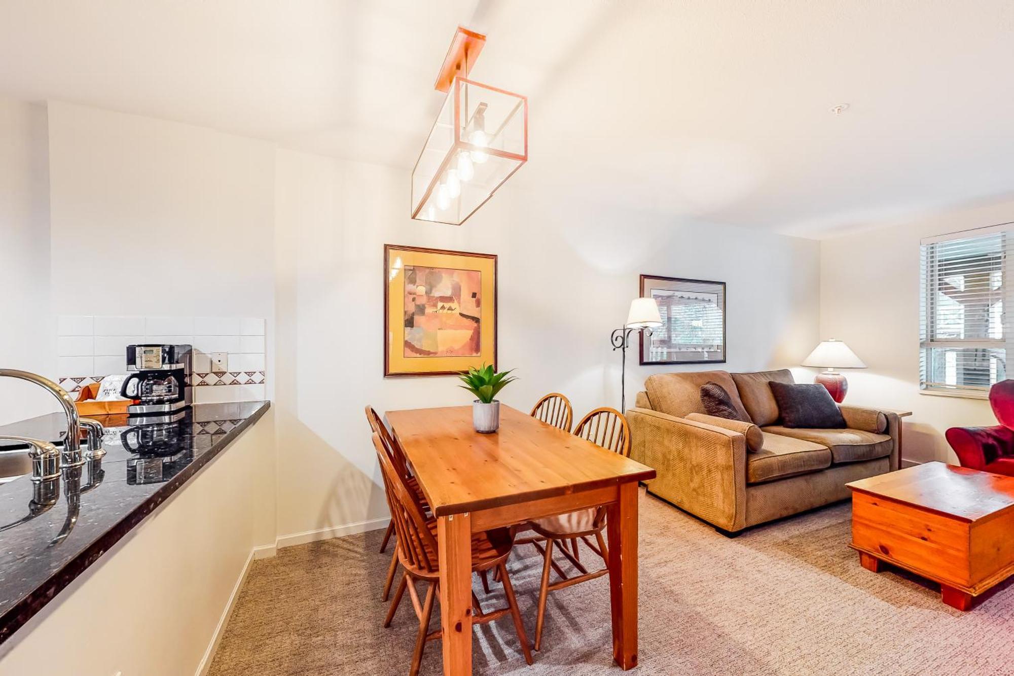 Town Plaza Suites Whistler Zimmer foto